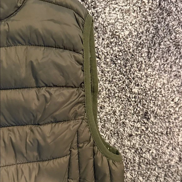 Love Tree Olive Puffer‎ Vest - Medium - Picture 4 of 10